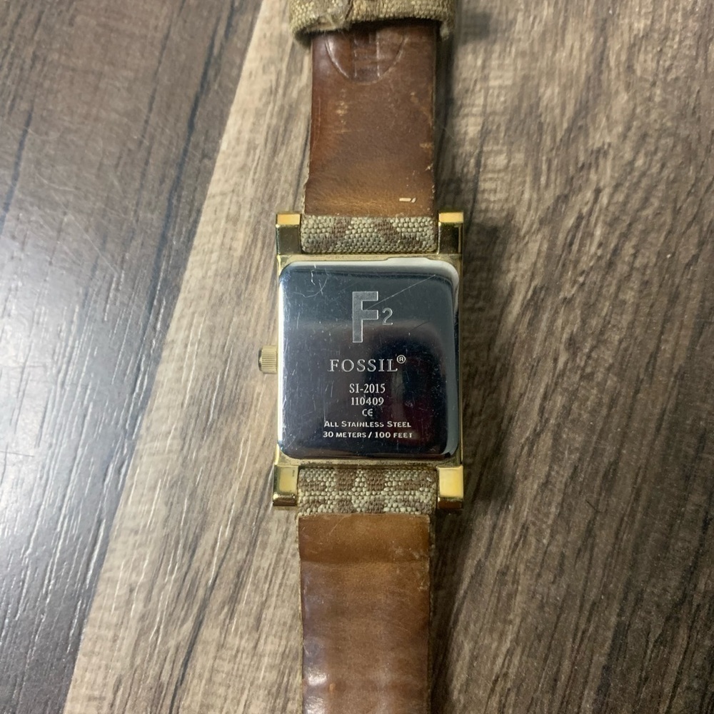 FOSSIL watch, needs battery. - Picture 5 of 5